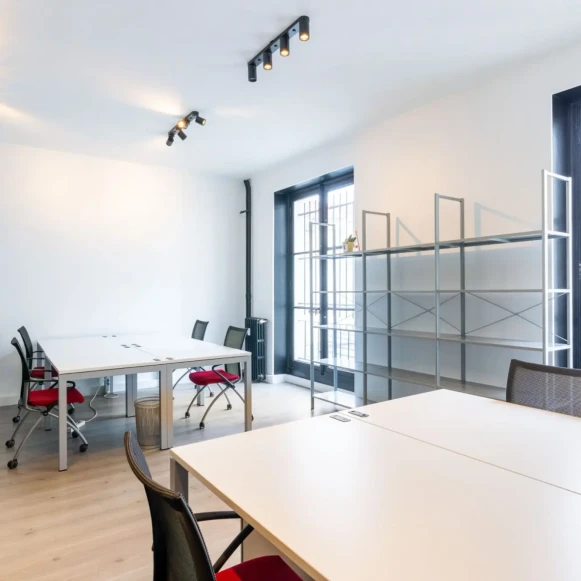 Bureau privé 35 m² 8 postes Location bureau Rue des Jeuneurs Paris 75002 - photo 1