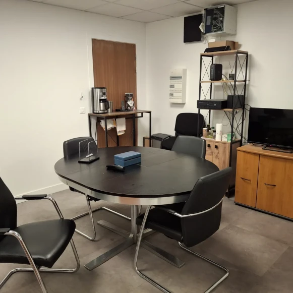 Bureau privé 14 m² 2 postes Location bureau Rue d'Arras Nanterre 92000 - photo 6