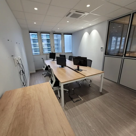 Bureau privé 25 m² 4 postes Location bureau Rue Albert Dennery Tours 37000 - photo 4