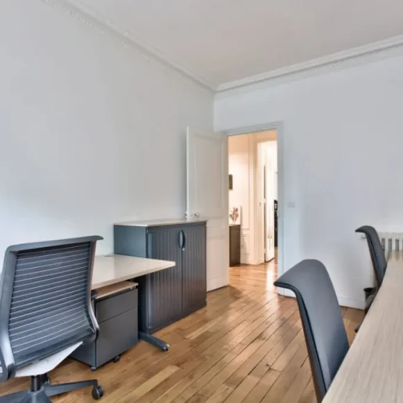 Bureau privé 13 m² 3 postes Location bureau Avenue Moderne Paris 75019 - photo 3