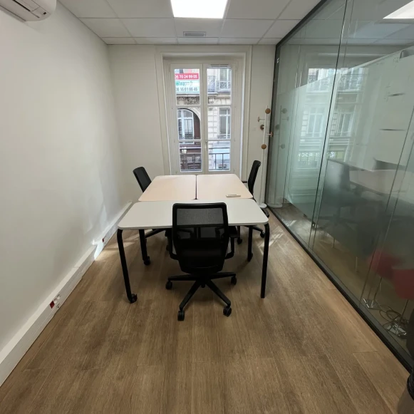 Bureau privé 13 m² 3 postes Location bureau Rue de la Chaussée d'Antin Paris 75009 - photo 3