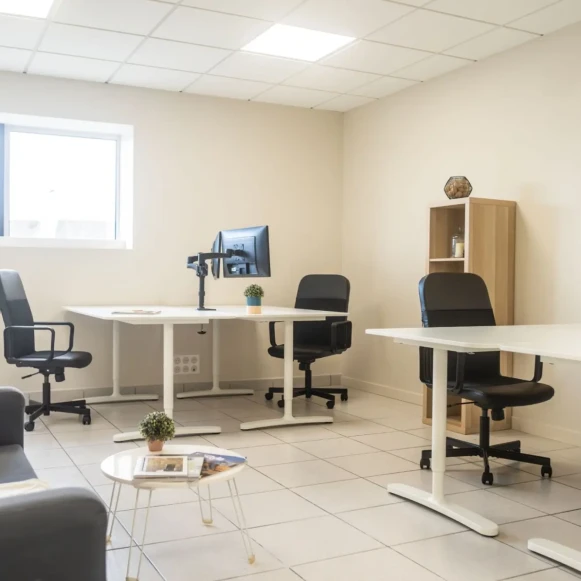 Bureau privé 24 m² 4 postes Coworking Rue de la Planchonnais Sainte-Luce-sur-Loire 44980 - photo 1