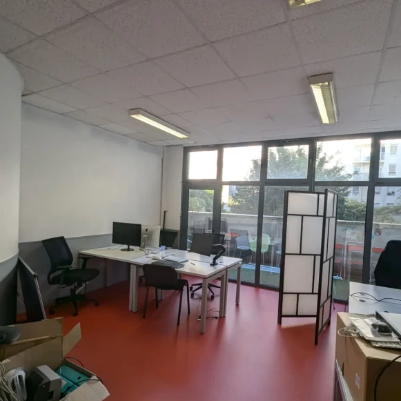 Bureau privé 38 m² 8 postes Location bureau Quai de la Loire Paris 75019 - photo 2