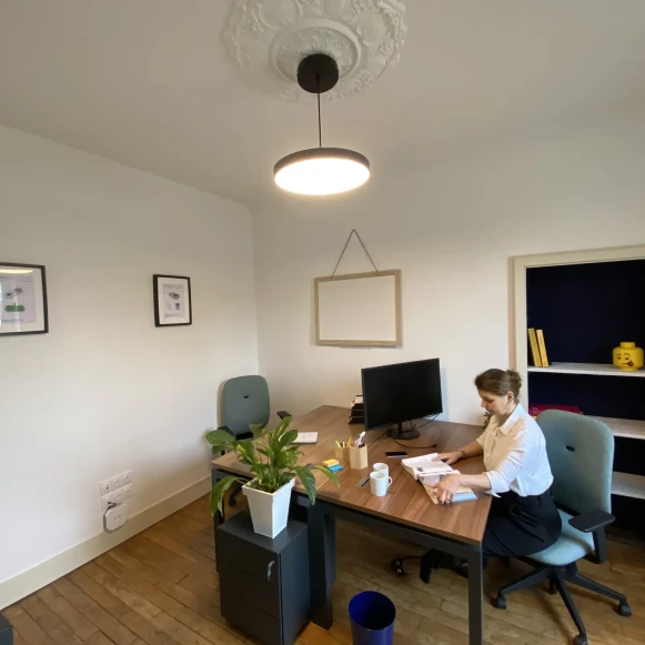 Bureau privé 16 m² 2 postes Coworking Rue Marcellin Berthelot Nuits-Saint-Georges 21700 - photo 4