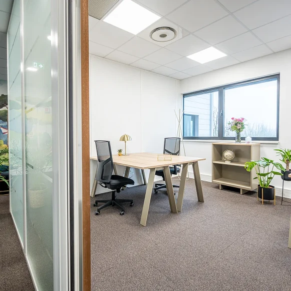 Bureau privé 14 m² 3 postes Coworking Rue des Hérons Entzheim 67960 - photo 3