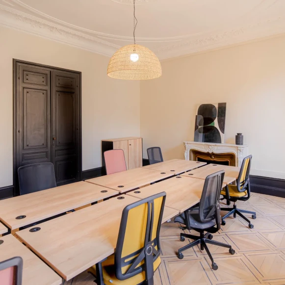Bureau privé 31 m² 8 postes Coworking Rue Vital Carles Bordeaux 33000 - photo 1