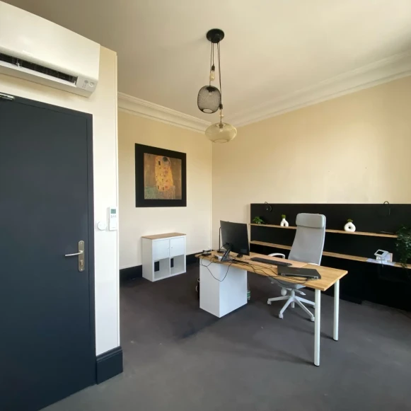 Bureau privé 24 m² 1 poste Location bureau Avenue Port Mahon Charente-Maritime 17400 - photo 1