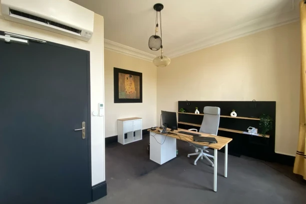 Bureau privé - 17400 - 1 poste - 549.16€