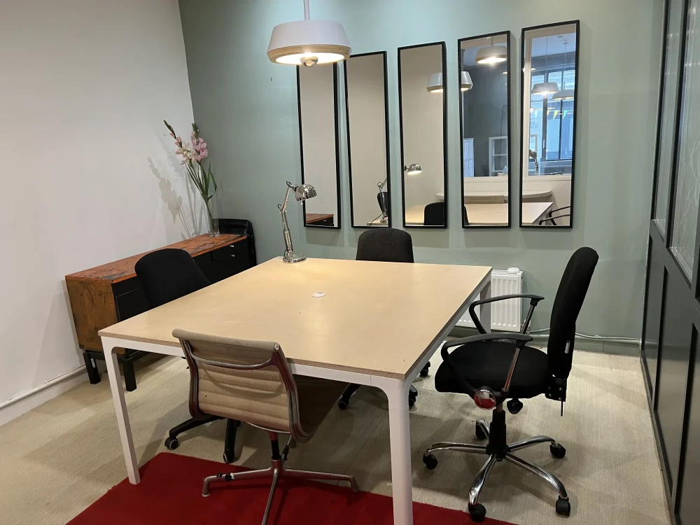 Bureau privé - 75011 - 3 postes - 1200€