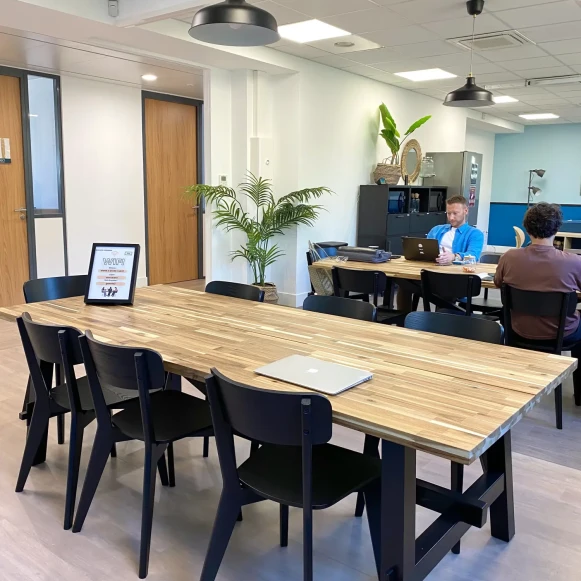 Bureau privé 18 m² 6 postes Coworking Avenue de Colmar Rueil-Malmaison 92500 - photo 1