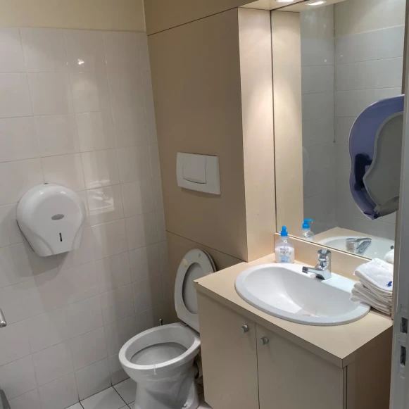 Espace indépendant 65 m² 8 postes Location bureau Avenue des Champs-Élysées Paris 75008 - photo 7