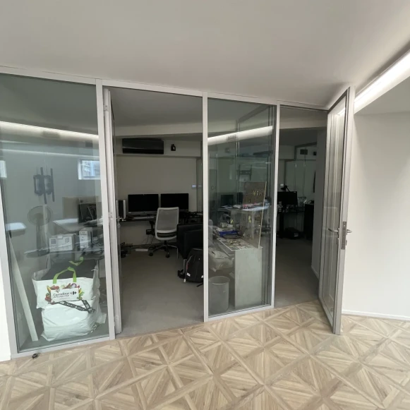 Bureau privé 12 m² 4 postes Location bureau Rue Delambre Paris 75014 - photo 1