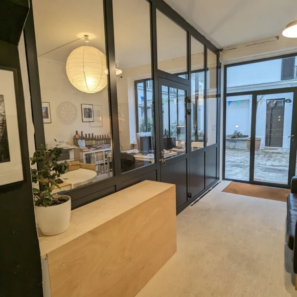 Bureau privé 18 m² 4 postes Coworking Boulevard Voltaire Paris 75011 - photo 1