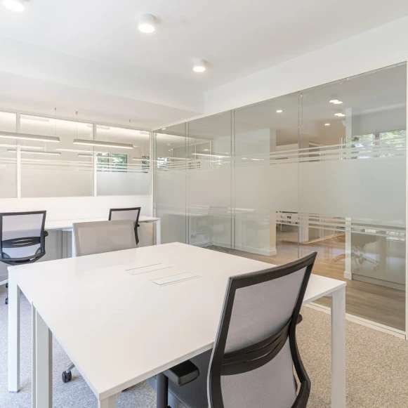 Bureau privé 15 m² 4 postes Location bureau Boulevard Carabacel Nice 06000 - photo 2