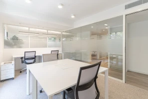 Bureau privé - 06000 - 4 postes - 1350€