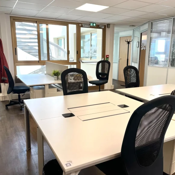 Bureau privé 20 m² 6 postes Coworking Rue Cardinet Paris 75017 - photo 5