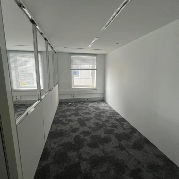 Bureau privé 12 m² 3 postes Coworking Rue Hoche Puteaux 92800 - photo 6
