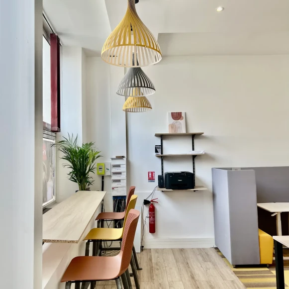 Open Space  18 postes Coworking Rue du Faubourg Bonnefoy Toulouse 31500 - photo 2