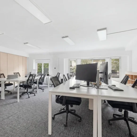 Bureau privé 45 m² 15 postes Location bureau Boulevard de Strasbourg Paris 75010 - photo 1