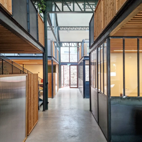 Bureau privé 24 m² 6 postes Coworking Avenue Jean Jaurès Lyon 69007 - photo 5