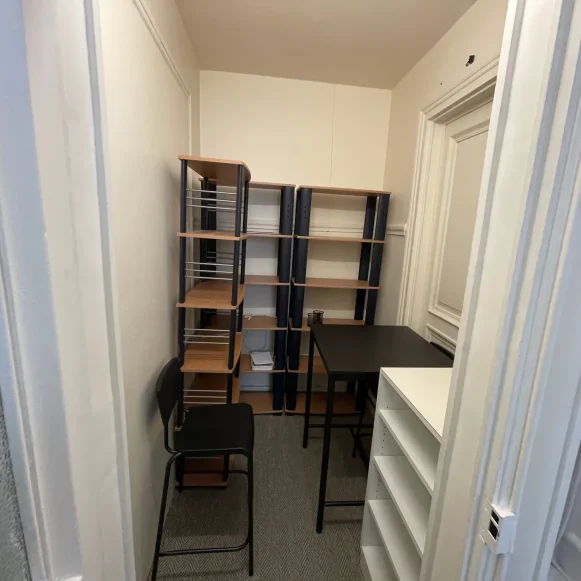 Espace indépendant 25 m² 4 postes Coworking Avenue du Coq Paris 75009 - photo 4