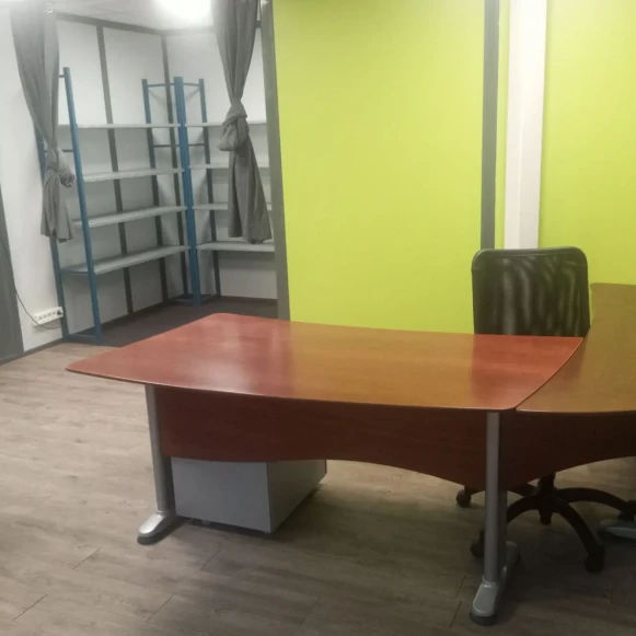 Bureau privé 22 m² 1 poste Coworking Rue Saint-Eloi Tourcoing 59200 - photo 1