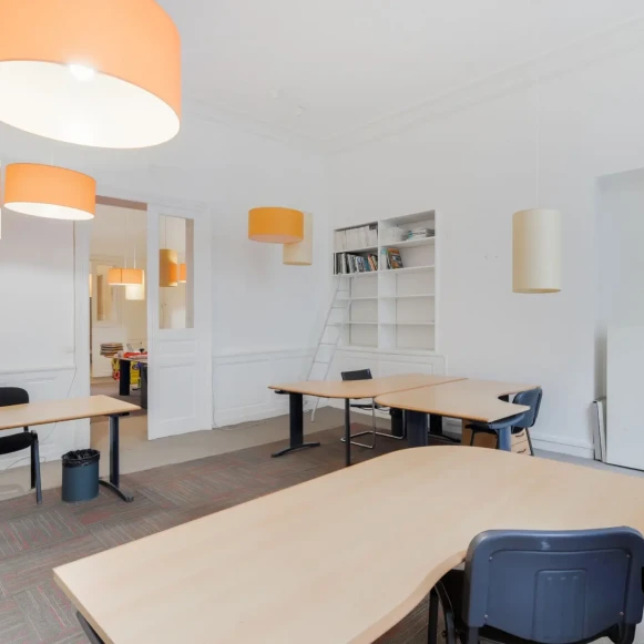 Bureau privé 32 m² 4 postes Location bureau Rue des Petits Champs Paris 75002 - photo 1