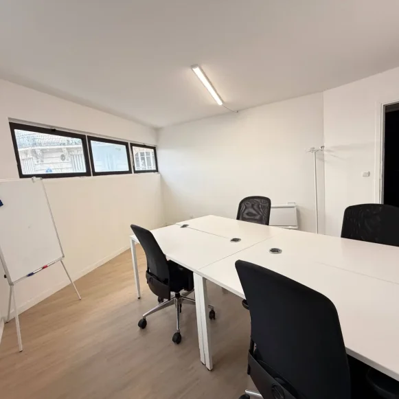 Bureau privé 22 m² 4 postes Coworking Avenue du Général Michel Bizot Paris 75012 - photo 2