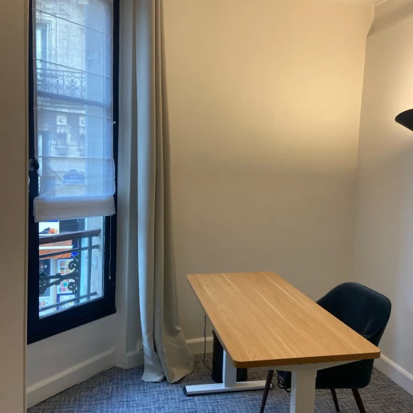 Espace indépendant 25 m² 4 postes Location bureau Rue Lemercier Paris 75017 - photo 5