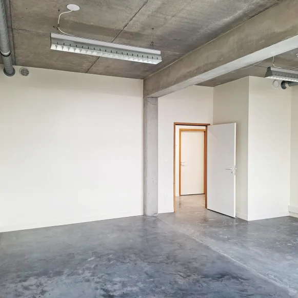 Bureau privé 34 m² 5 postes Coworking Passage de l'Internationale Lille 59800 - photo 3