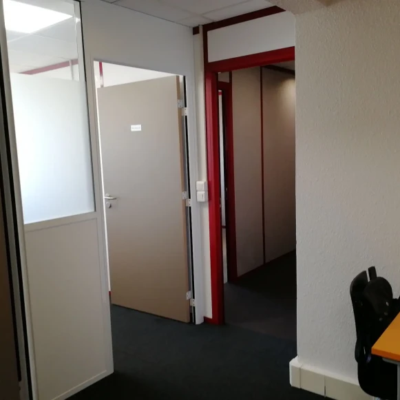 Bureau privé 12 m² 2 postes Coworking Avenue Berthelot Lyon 69008 - photo 4