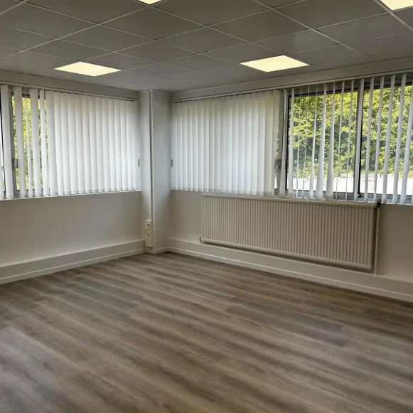 Bureau privé 25 m² 4 postes Coworking Rue Louis Ampère Neuilly-sur-Marne 93330 - photo 1