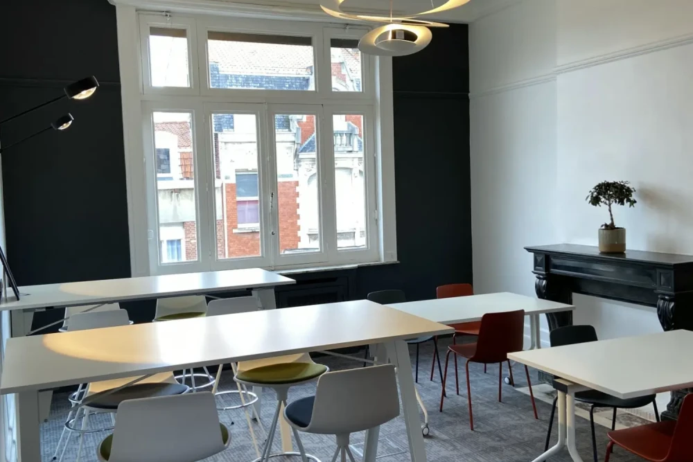 Open Space - 59100 - 20 postes - 200€