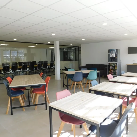 Open Space  24 postes Location bureau Avenue du Douard Aubagne 13400 - photo 9