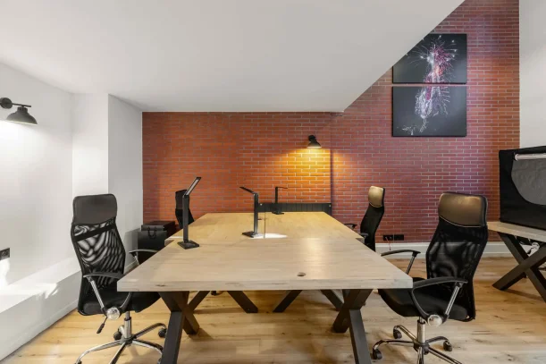 Espace indépendant - 75017 - 18 postes - 9900€