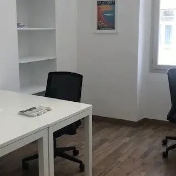 Bureau privé 12 m² 2 postes Coworking Rue Bailli de Suffren Marseille 13001 - photo 1