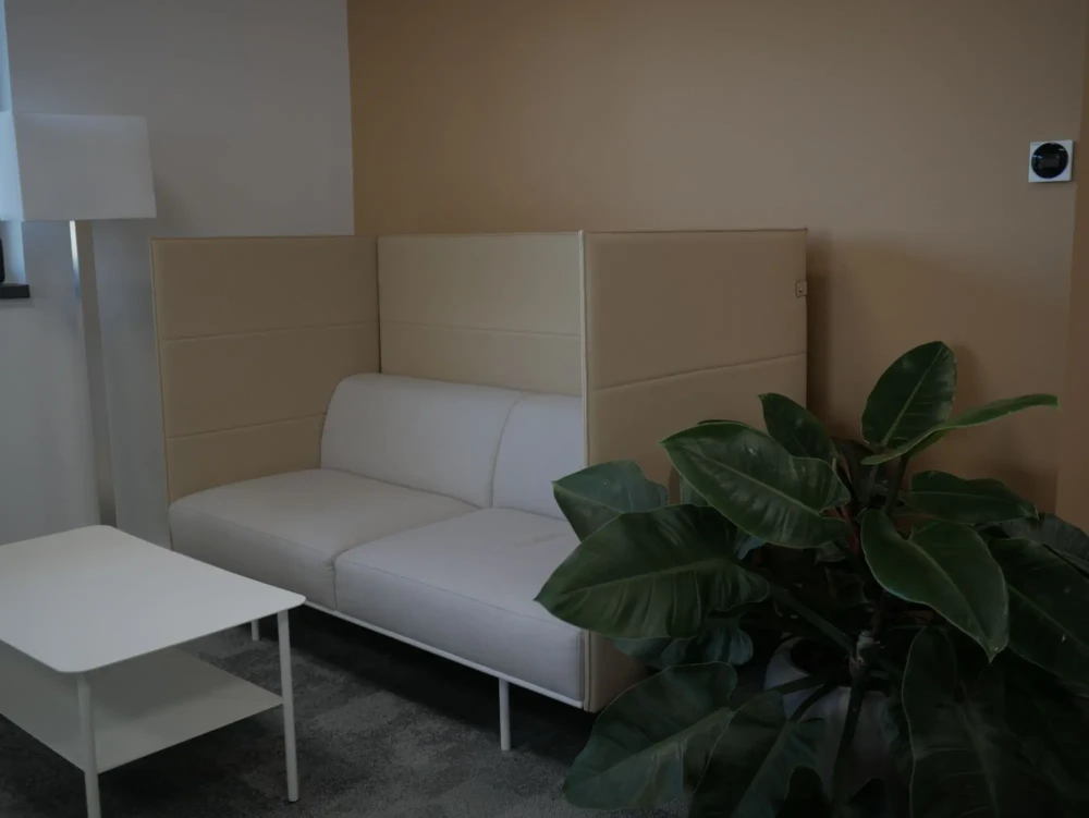 Open Space - 67720 - 8 postes - 200€