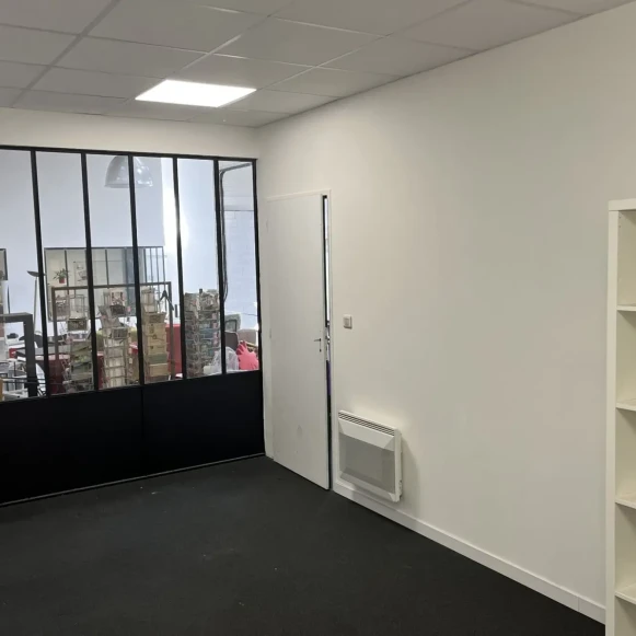 Bureau privé 16 m² 3 postes Location bureau Rue de la Gabarre Bayonne 64100 - photo 1