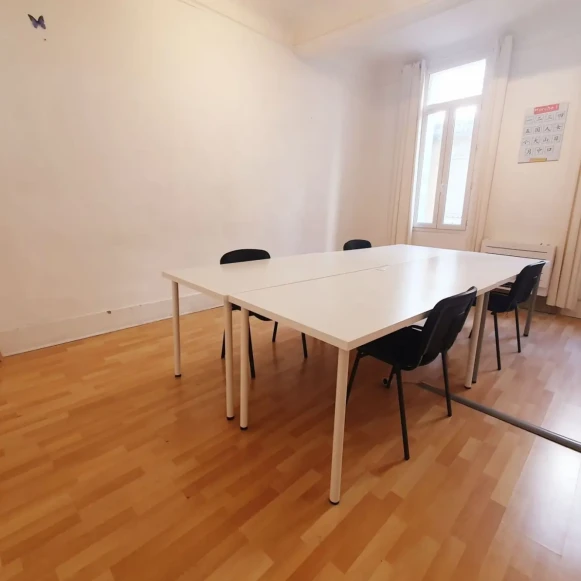 Bureau privé 25 m² 5 postes Location bureau Rue Saint-Guilhem Montpellier 34000 - photo 1