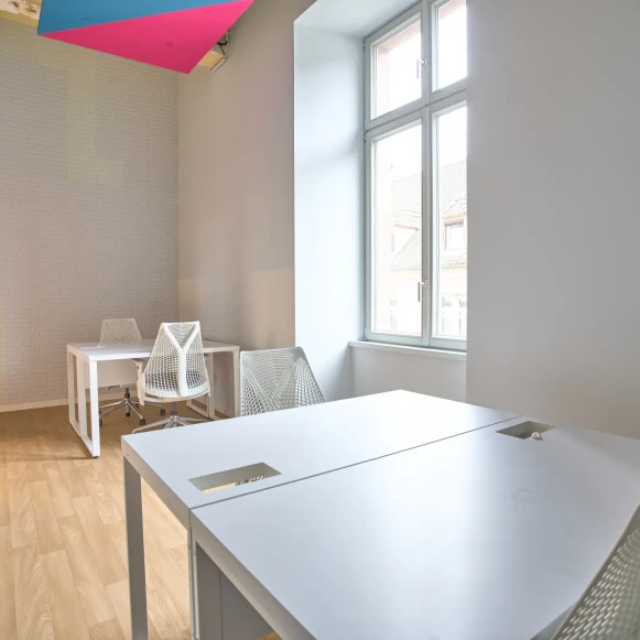 Bureau privé 20 m² 9 postes Coworking Cour des Cigarières Strasbourg 67000 - photo 1