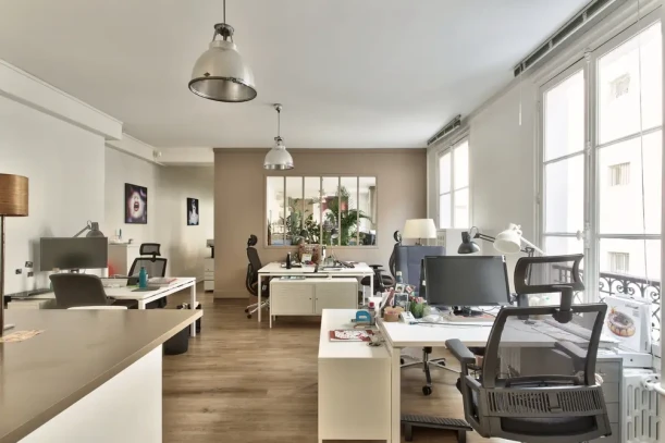 Espace indépendant - 75009 - 18 postes - 9900€