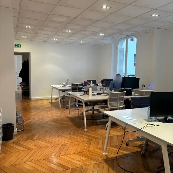 Espace indépendant 200 m² 28 postes Location bureau Rue Beaubourg Paris 75003 - photo 6