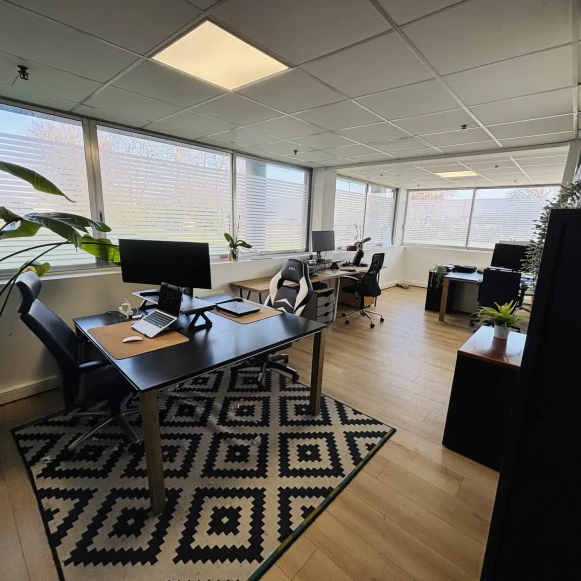 Bureau privé 32 m² 4 postes Coworking Rue Victor Baltard à Tourcoing Tourcoing 59200 - photo 2