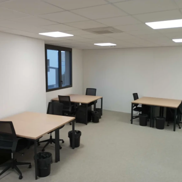 Bureau privé 36 m² 6 postes Location bureau Chemin du Tronchon Dardilly 69570 - photo 1