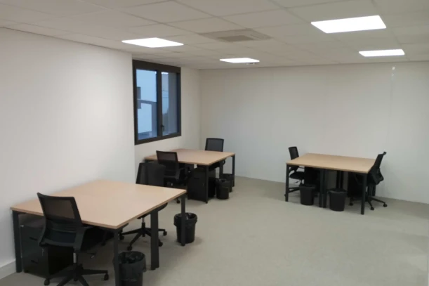 Bureau privé - 69570 - 6 postes - 2449€