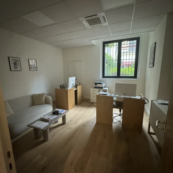 Bureau privé 65 m² 12 postes Location bureau Avenue de Friedland Paris 75008 - photo 2
