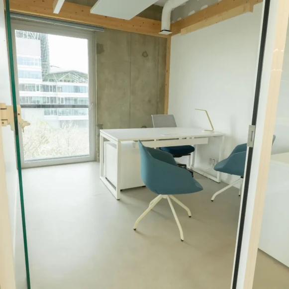 Bureau privé 75 m² 12 postes Coworking Allée François Mitterrand Rouen 76100 - photo 3