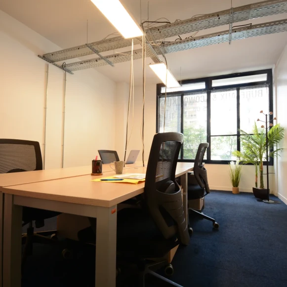 Bureau privé 22 m² 4 postes Coworking Rue des Cévennes Paris 75015 - photo 1