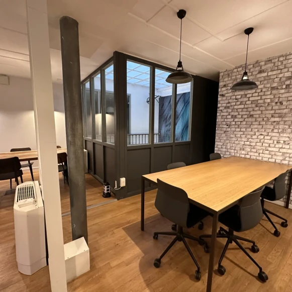 Bureau privé 35 m² 8 postes Coworking Impasse Sandrie Paris 75009 - photo 1