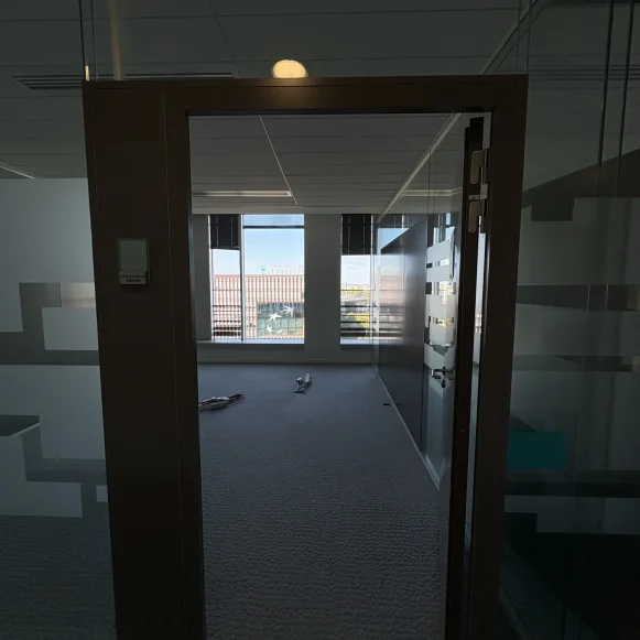 Bureau privé 23 m² 2 postes Coworking Boulevard Macdonald Paris 75019 - photo 3